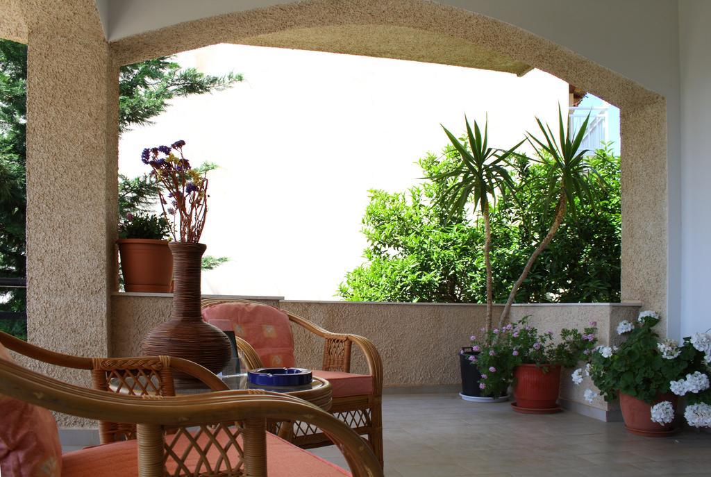 Villa Yiotevi Poros Town Esterno foto