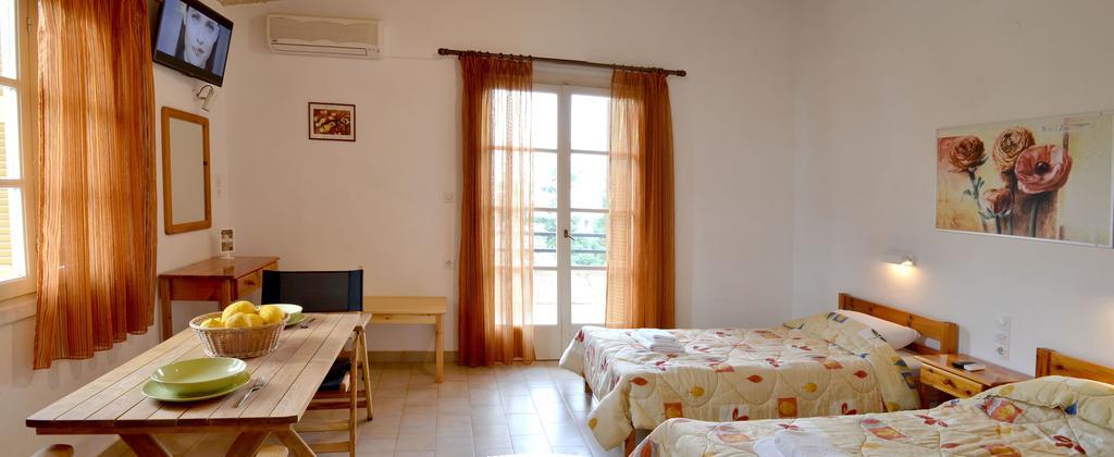 Villa Yiotevi Poros Town Esterno foto