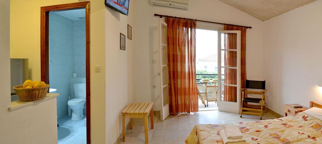 Villa Yiotevi Poros Town Esterno foto